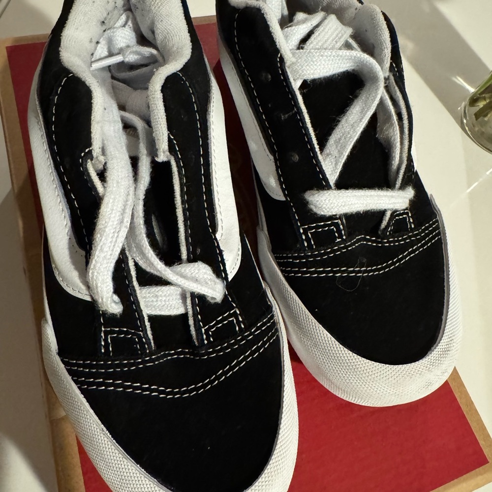 Knu Skool Kids Vans Size: 5